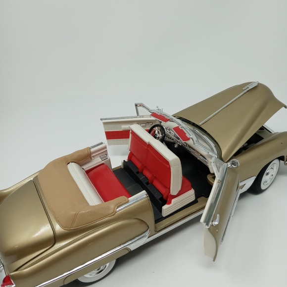 Diecast 1/18 Scale Cadillac - Picture 16 of 16